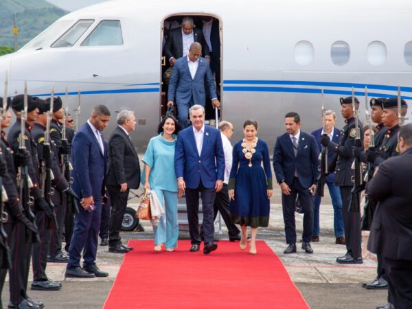 Presidente Abinader llega a Panamá