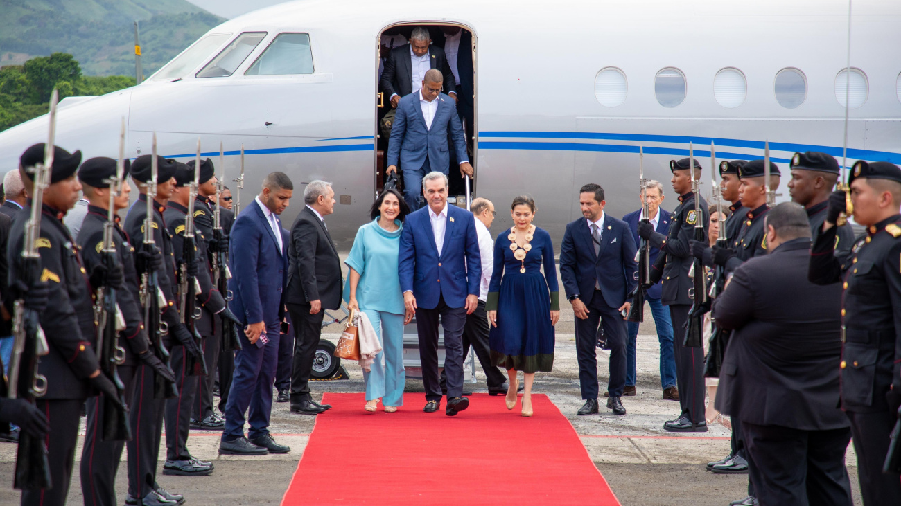 Presidente Abinader llega a Panamá