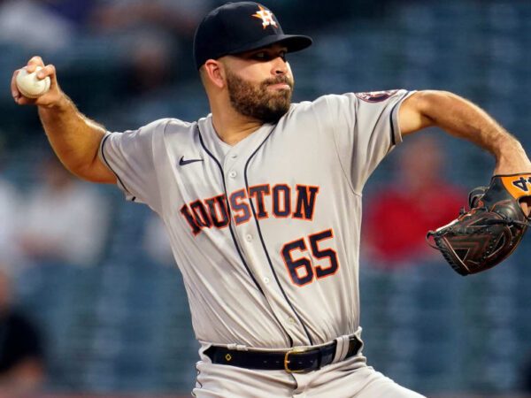 Urquidy se sometería a una segunda cirugía Tommy John