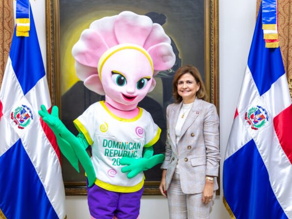 Vicepresidenta Raquel Peña recibe a Taní, mascota de la Copa Mundial Femenina Sub-17