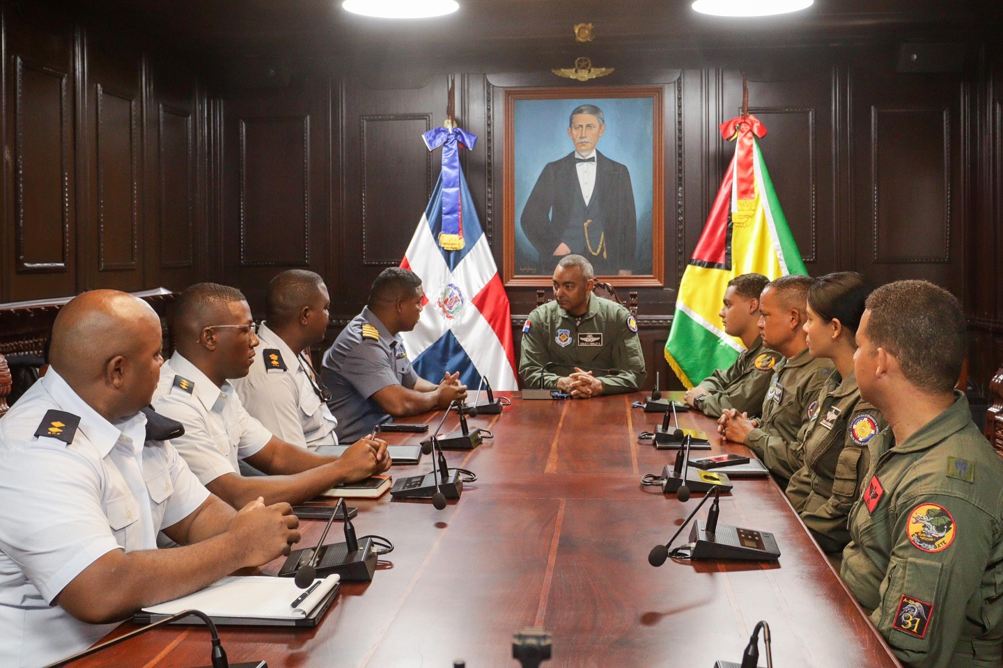 Comandante general de la FARD recibe visita de la Fuerza de Defensa de Guyana