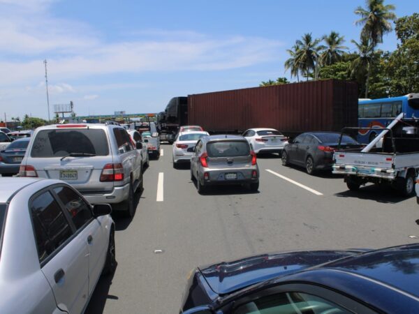 Caos en el peaje de la autopista Las Américas