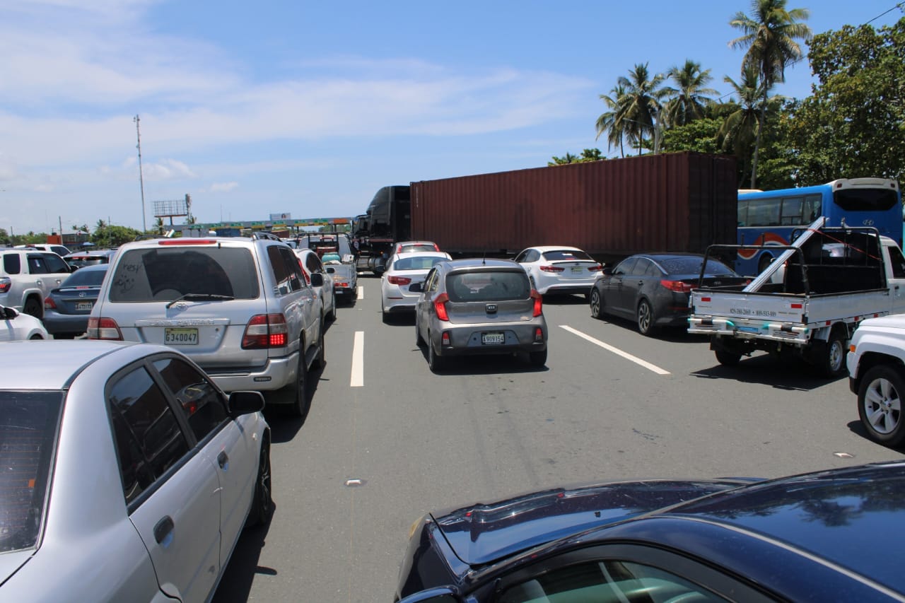 Caos en el peaje de la autopista Las Américas