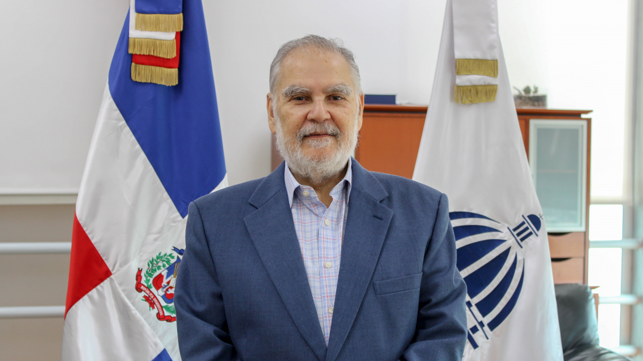 Presidente designa a Miguel Ceara Hatton como superintendente de Salud y Riesgos Laborales