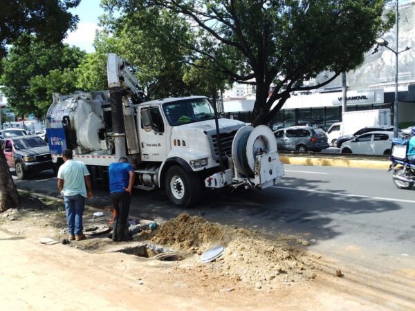 Alcaldía del Distrito Nacional despliega operativos de limpieza de filtrantes e imbornales