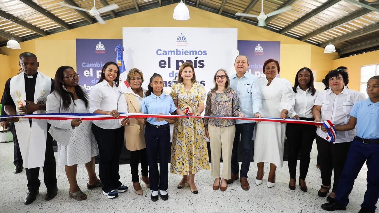 Vicepresidenta inaugura liceo y CAIPI