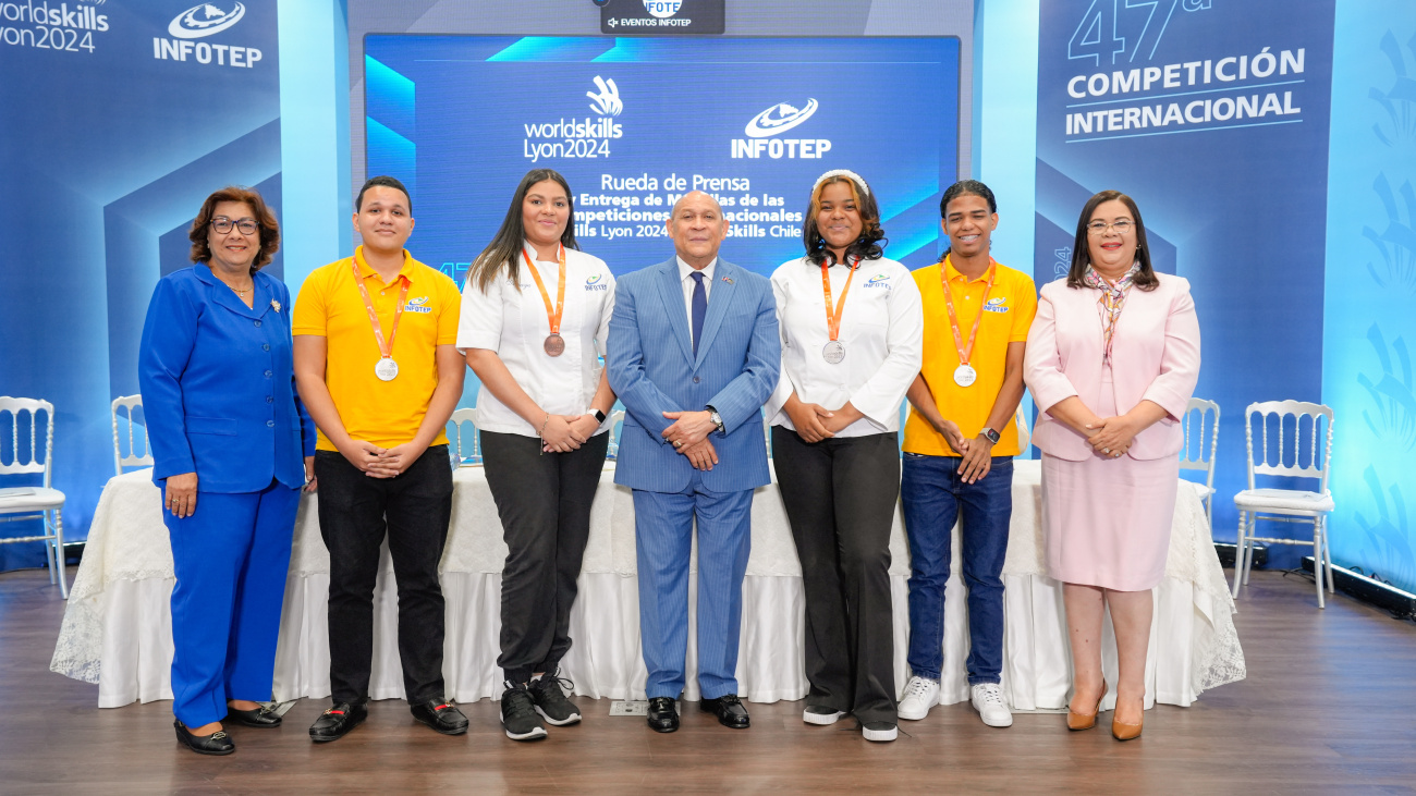 Director de INFOTEP exhorta a jóvenes a enaltecer la República Dominicana en competencia internacional