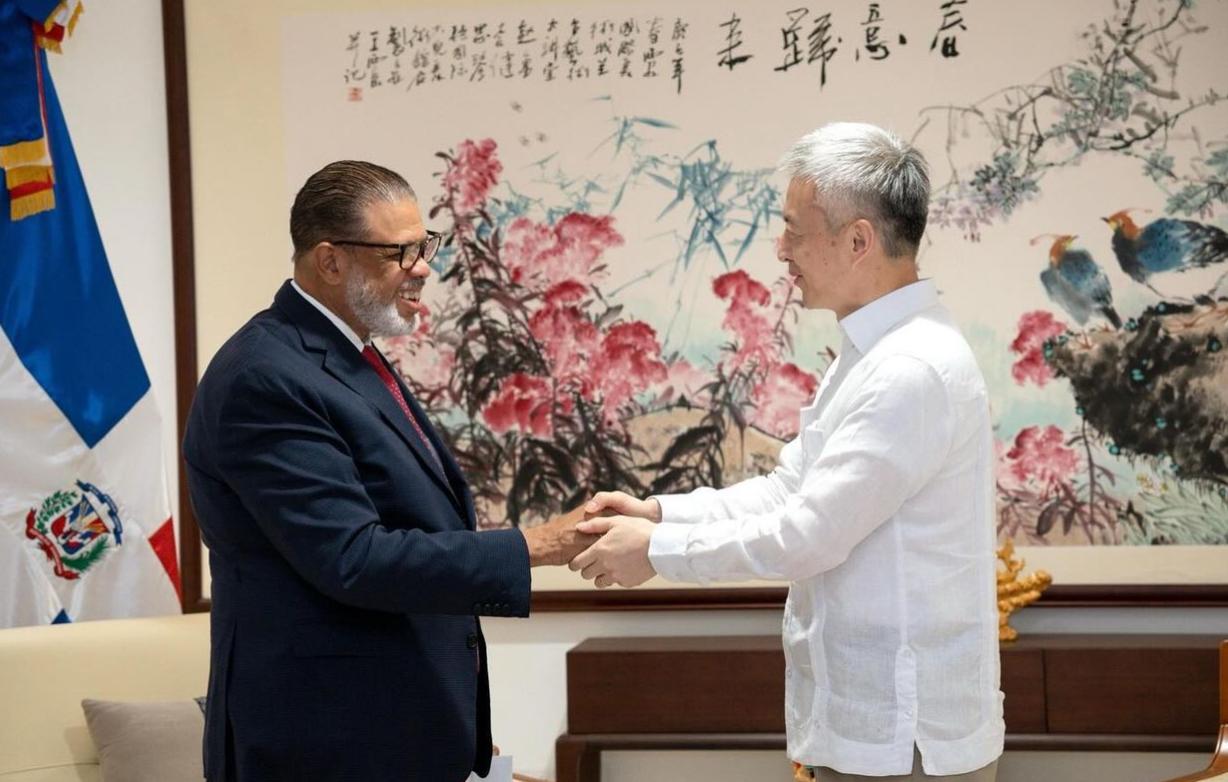 Director de la DGDC, sostuvo un fraternal encuentro con el embajador de la Republica Popular China