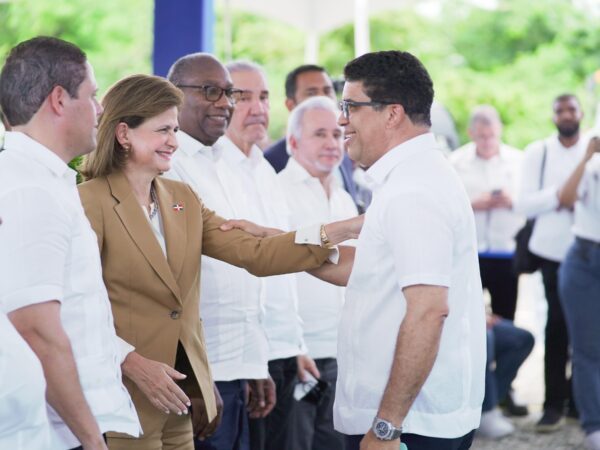 Presidente reafirma su compromiso con SDE al iniciar la construcción de la UASD, tras seguimiento del alcalde