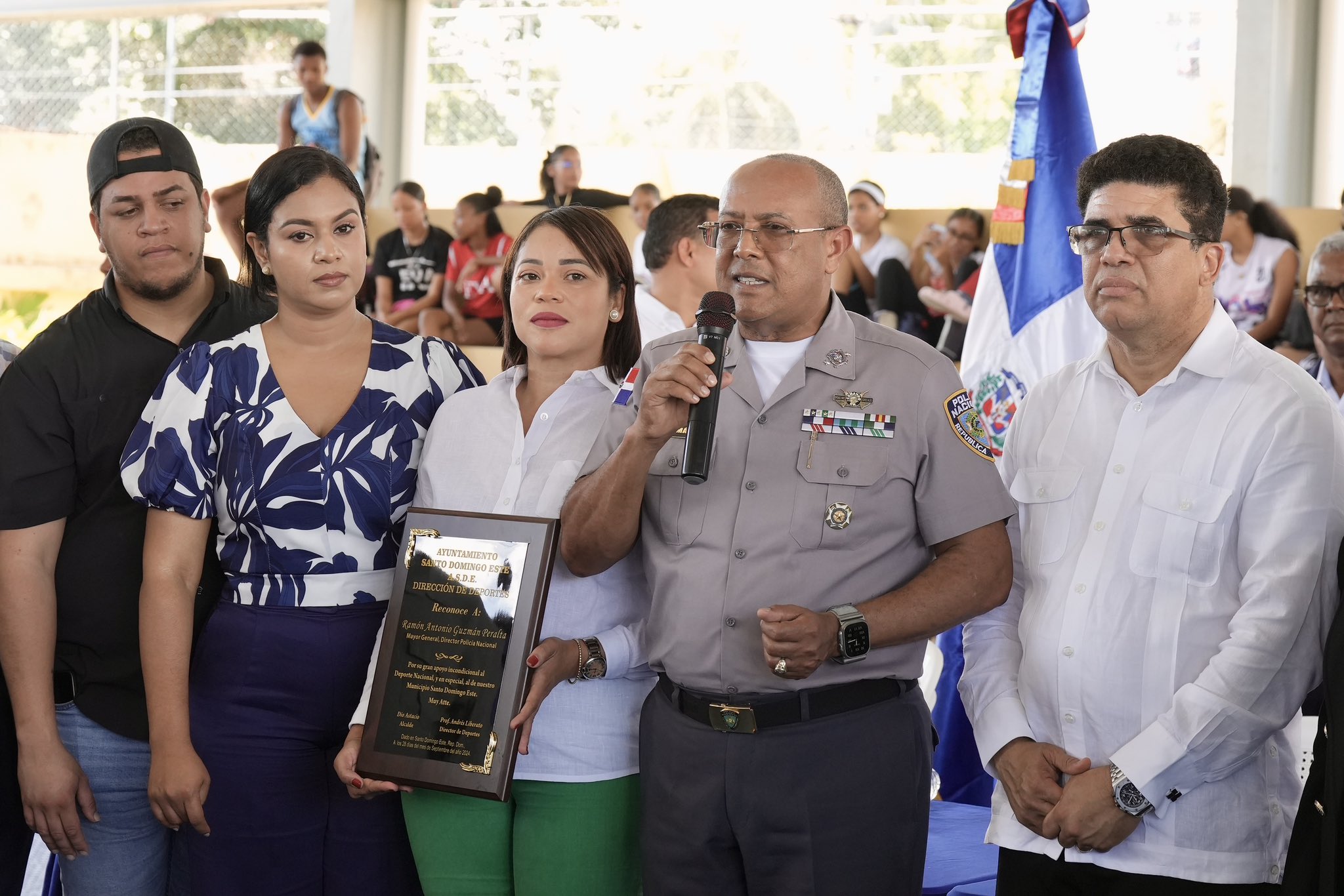 Alcaldía de Santo Domingo Este reconoce al director de la Policía Nacional