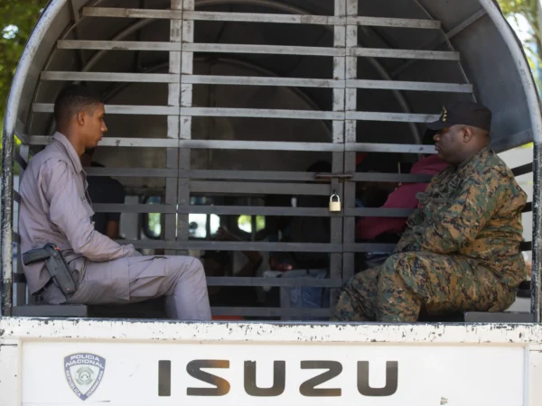 Haití pide a República Dominicana detener la deportación «brutal»