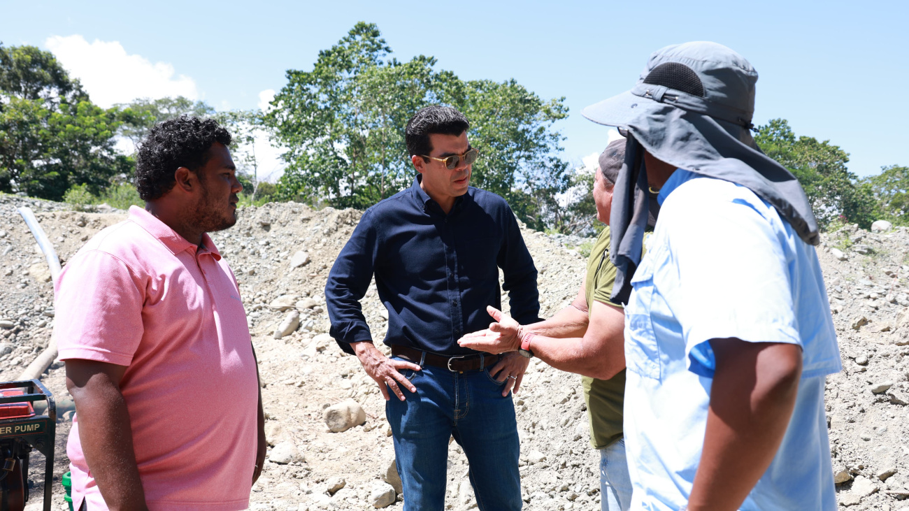 Director del INAPA supervisa trabajos de ampliación del acueducto de Villa Altagracia