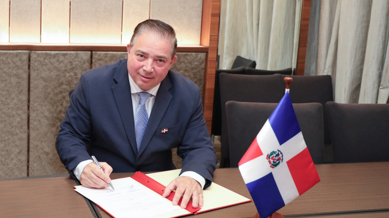 Héctor Porcella anuncia tres nuevas aerolíneas dominicanas