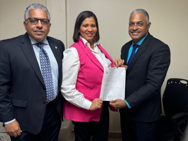 Doctora Eliasiris Sánchez asume la dirección del Área 2 de Salud Pública