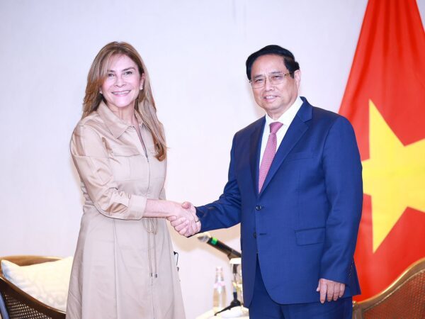 Carolina Mejía sostiene encuentro con el primer ministro de Vietnam