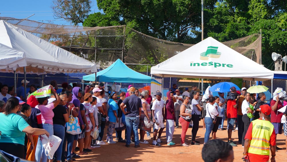 Feria Navidad del Cambio del INESPRE genera entusiasmo en Santo Domingo Este