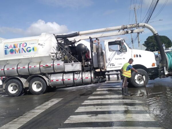 Alcaldía del Distrito Nacional mitiga efectos de las lluvias