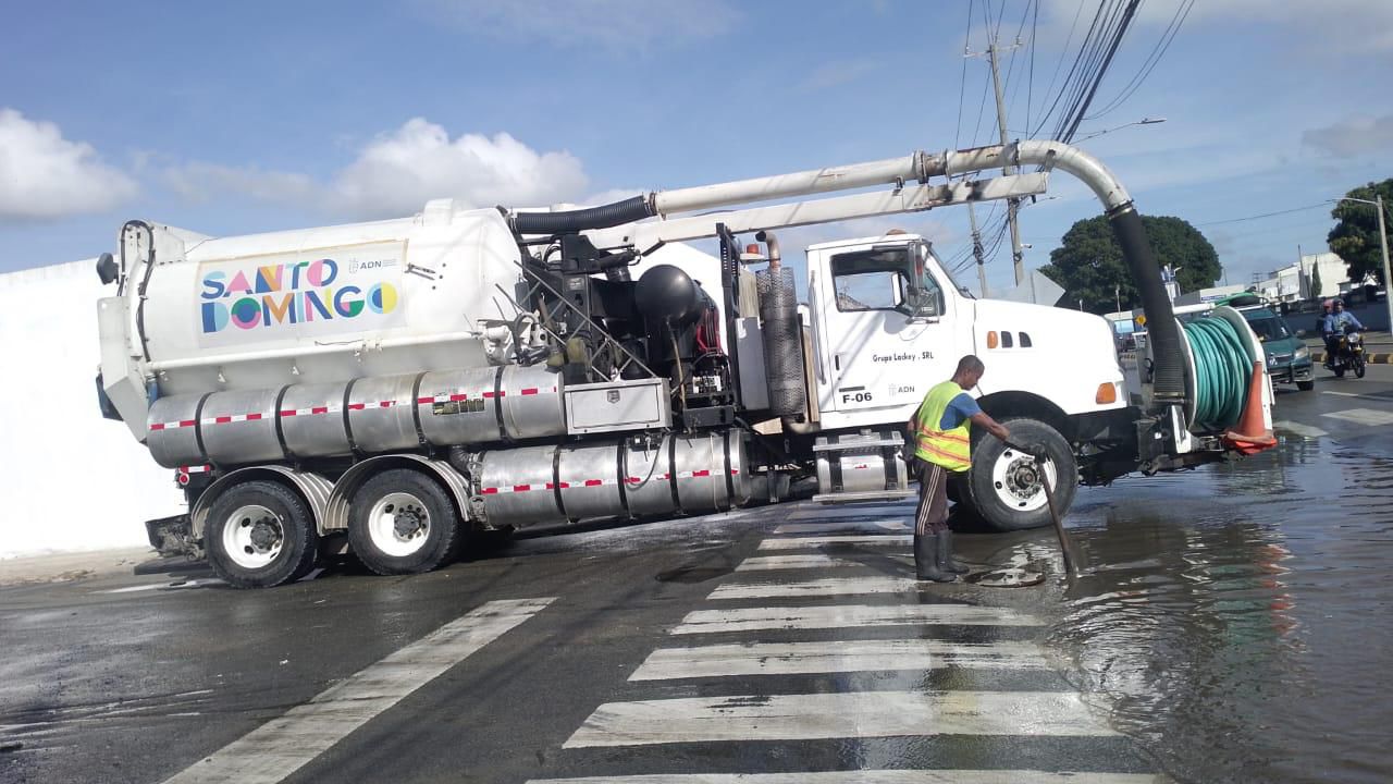 Alcaldía del Distrito Nacional mitiga efectos de las lluvias