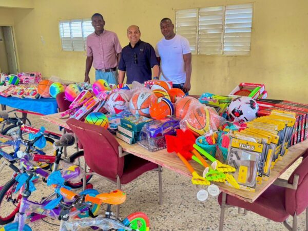 Ludwig Álvarez y José del Rosario celebran el Día de Reyes en Santo Domingo Este