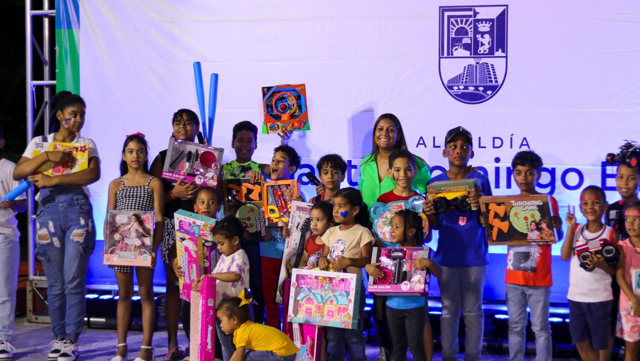 Alcaldía de Santo Domingo Este celebra el Día de Reyes con los hijos de periodistas del municipio