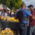 Ayuntamiento de Santo Domingo Este desaloja a vendedores informales de las inmediaciones del Hospital Darío Contreras