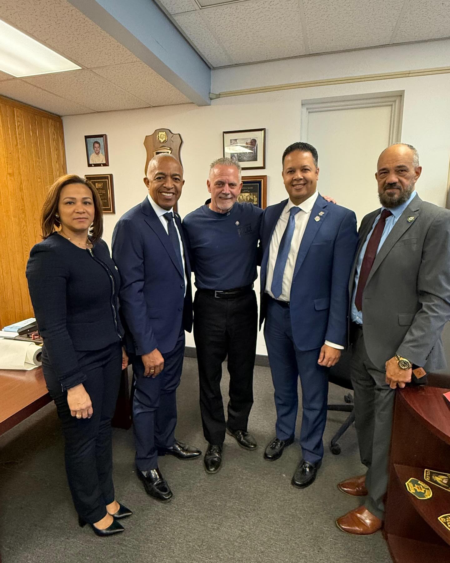 Cónsul dominicano se reúne con el director de la Policía de Paterson