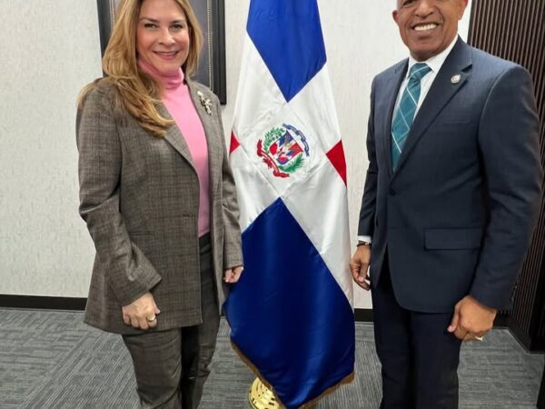 Alcaldesa Carolina Mejía visita el Consulado Dominicano New Jersey