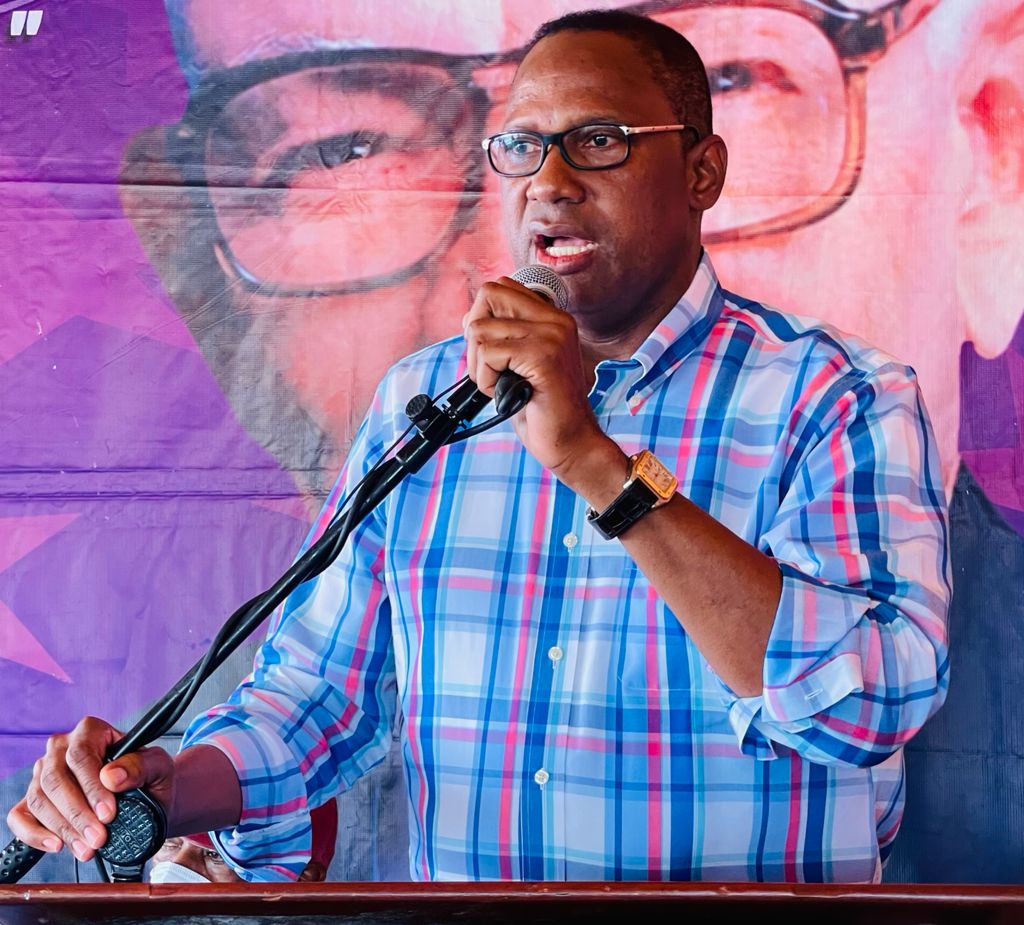 Alfredo Martínez desmiente rumores sobre su salida del PLD