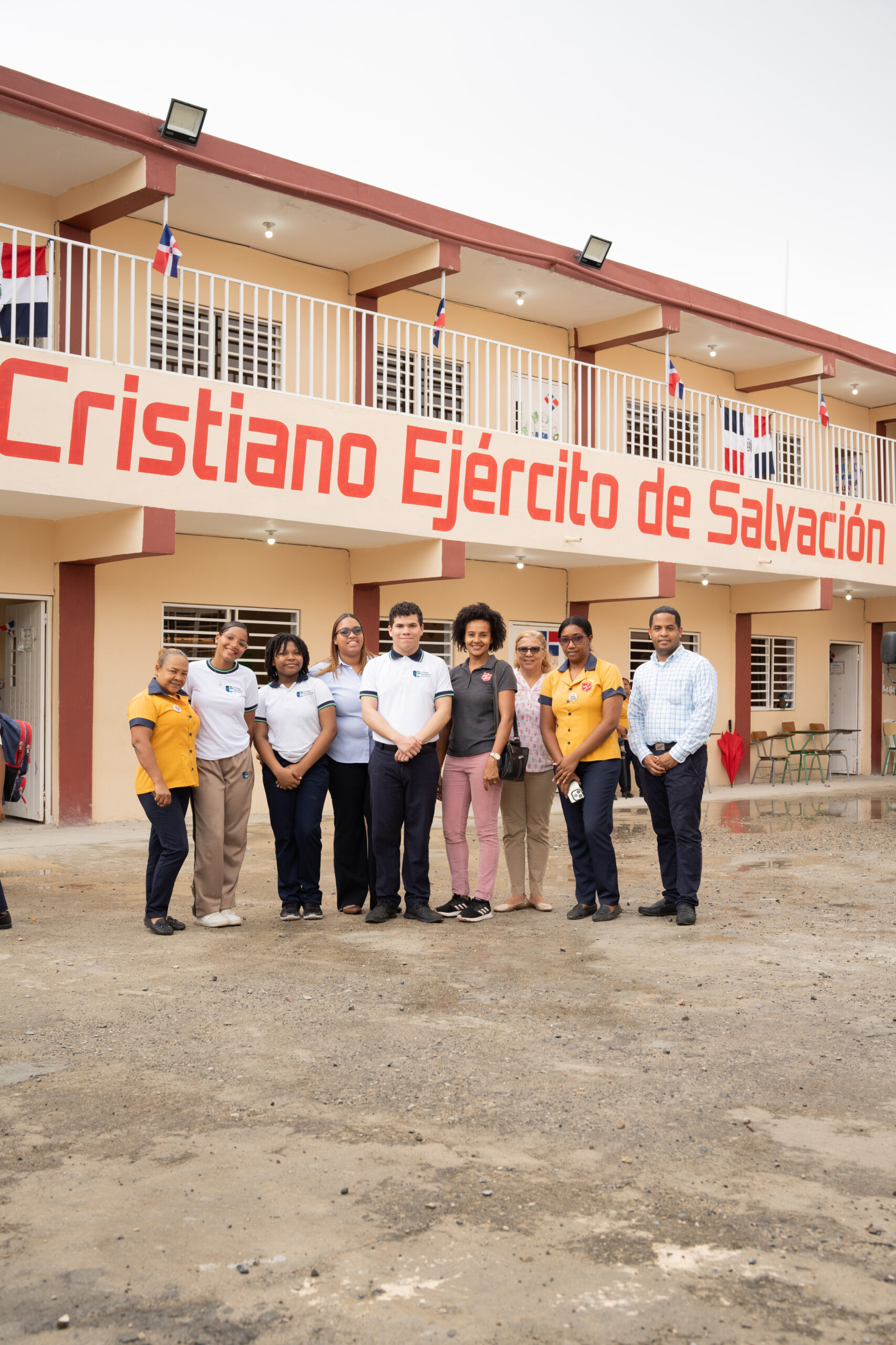 Colegio San Martín de Porres reafirma su compromiso con la educación al donar más de 100 butacas