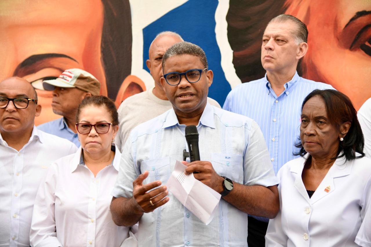 Director de PROPEEP encabeza jornada de inclusión social en Capotillo