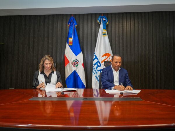 INTRANT y Referencia Laboratorio Clínico firman acuerdo