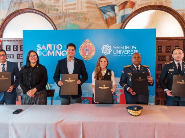 Firman acuerdo de cooperación para construir una nueva estación de bomberos