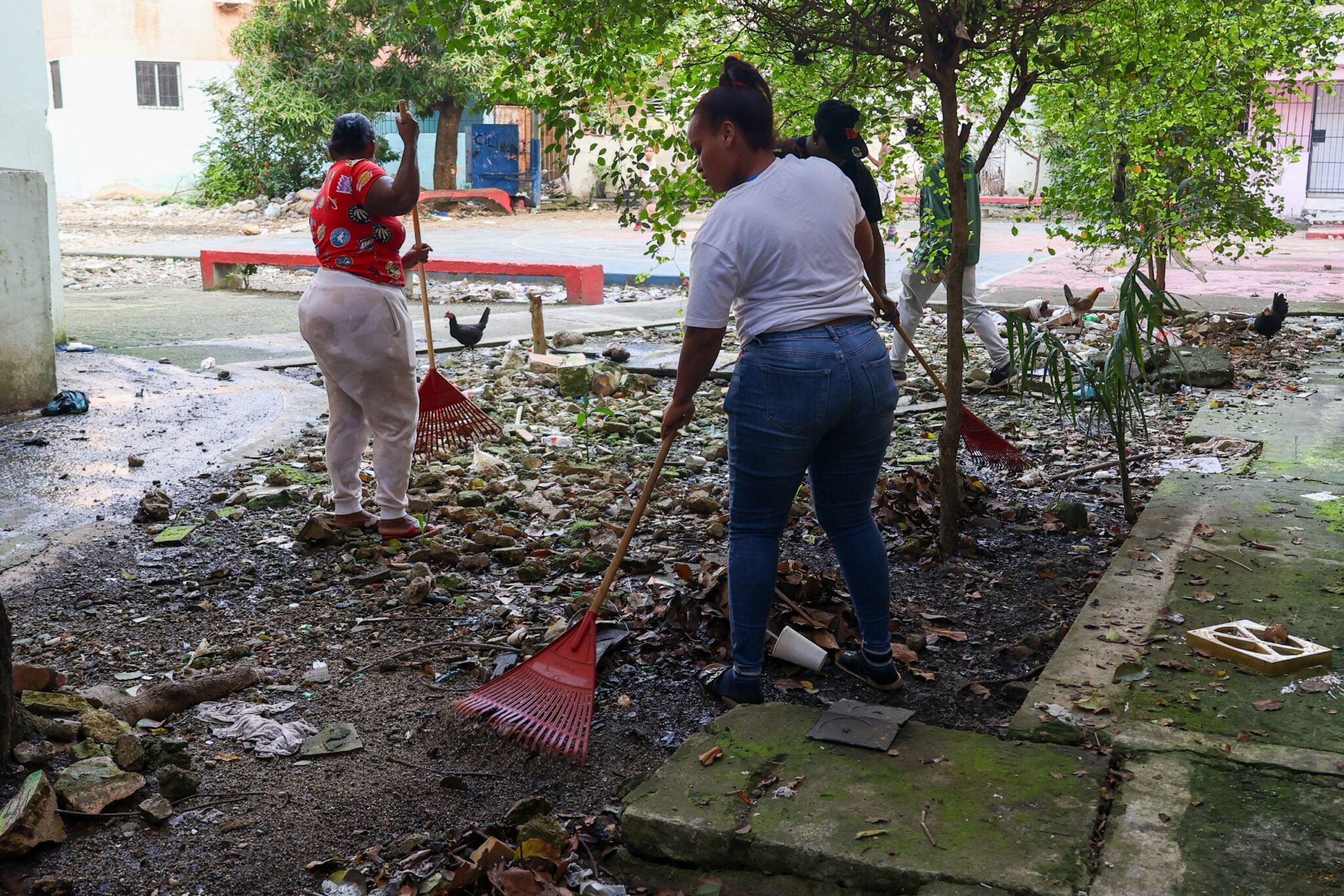 Ayuntamiento de Santo Domingo Este inicia recuperación de parque en estado de abandono