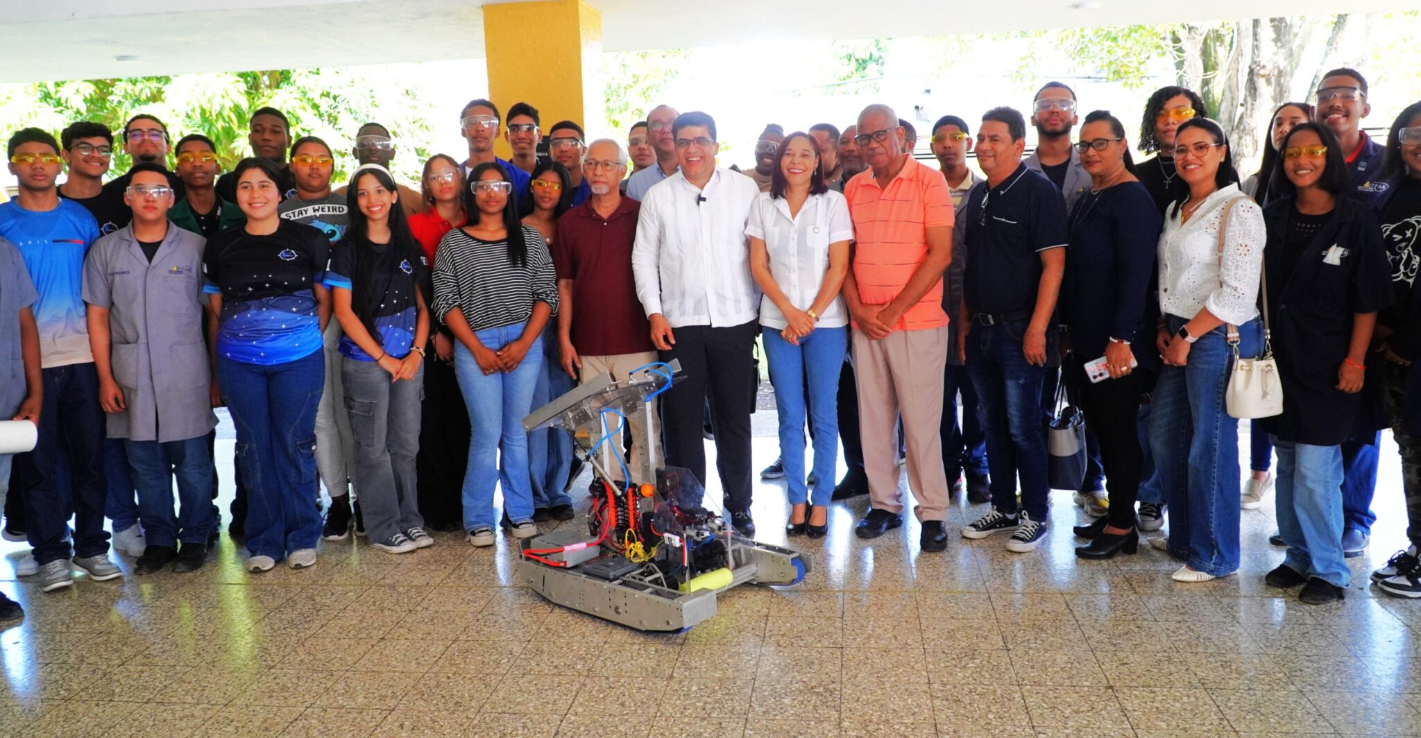 Alcalde de Santo Domingo Este y ministro de Educación respaldan a jóvenes estudiantes dominicanos