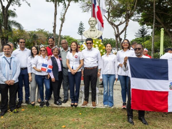Alcalde de Santo Domingo Este encabeza marcha patriótica