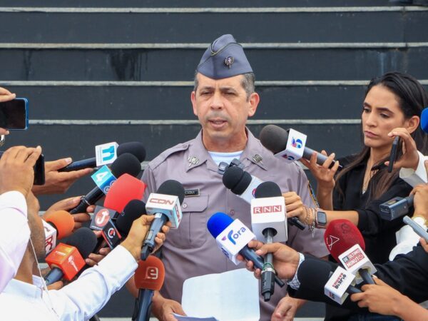 Policía persigue a “Maguila” por robo en Santo Domingo Este