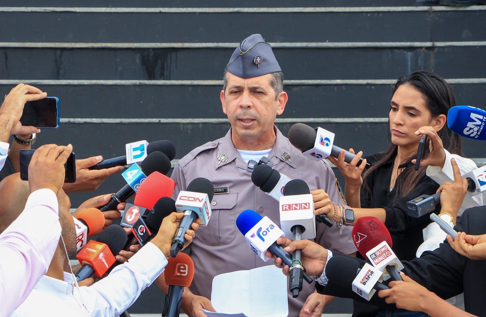 Policía persigue a “Maguila” por robo en Santo Domingo Este