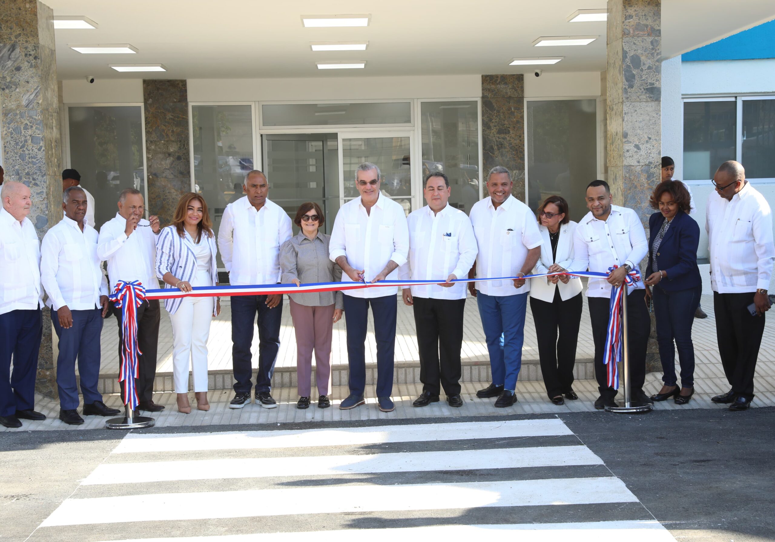 Presidente Luis Abinader ha remozado 40 % hospitales públicos del país