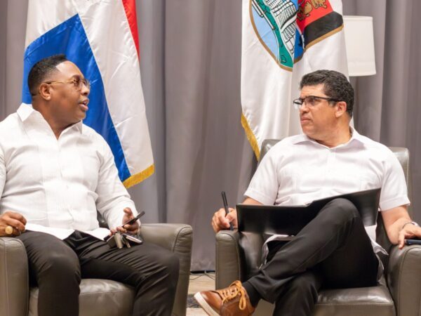 Alcalde de Santo Domingo Este se reúne con el salsero Sexappeal