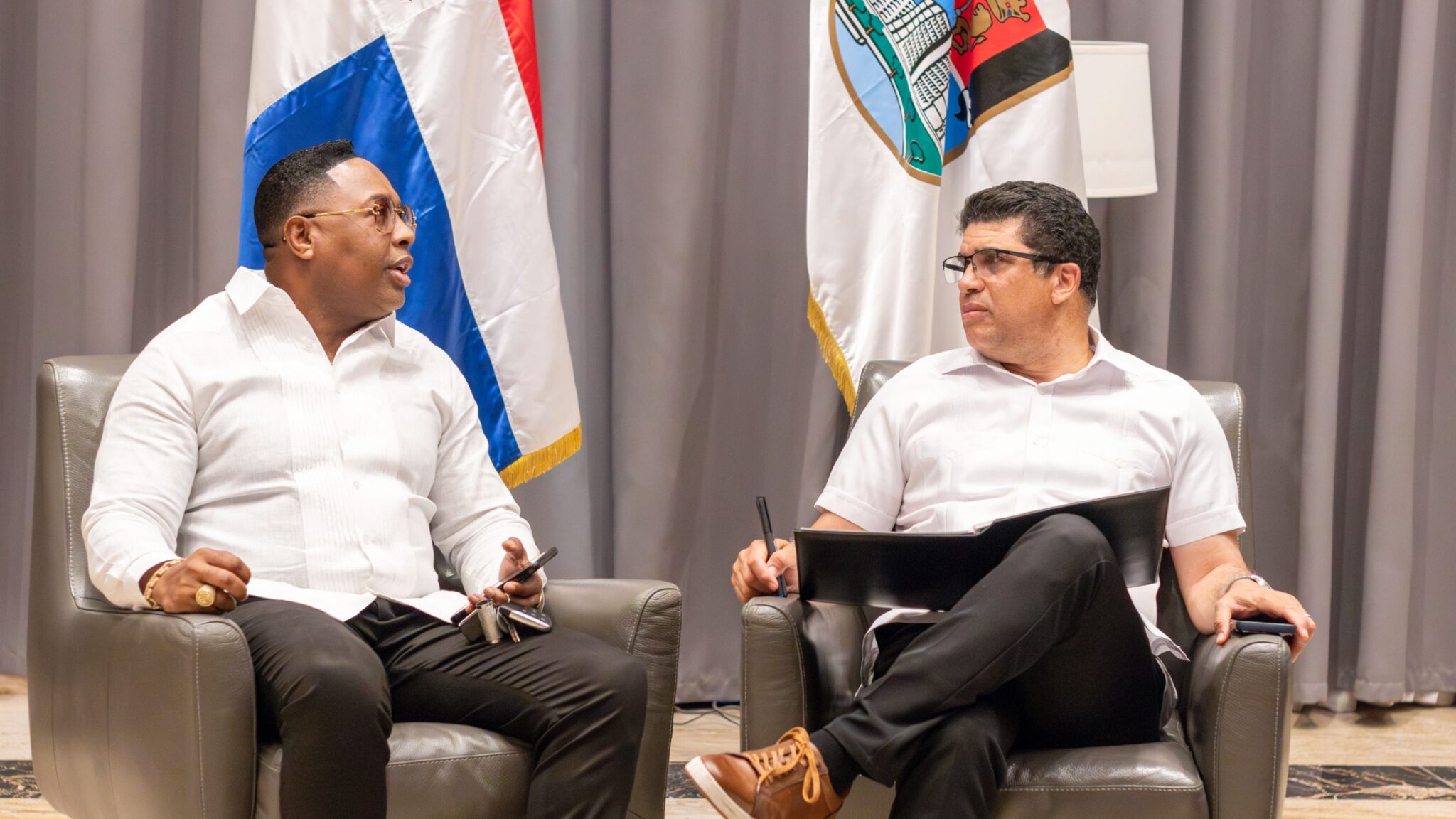 Alcalde de Santo Domingo Este se reúne con el salsero Sexappeal