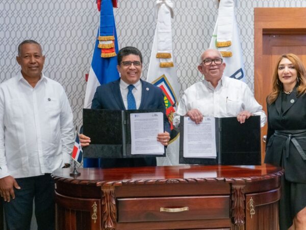 Ayuntamiento de Santo Domingo Este y el Banco Agrícola firman acuerdo