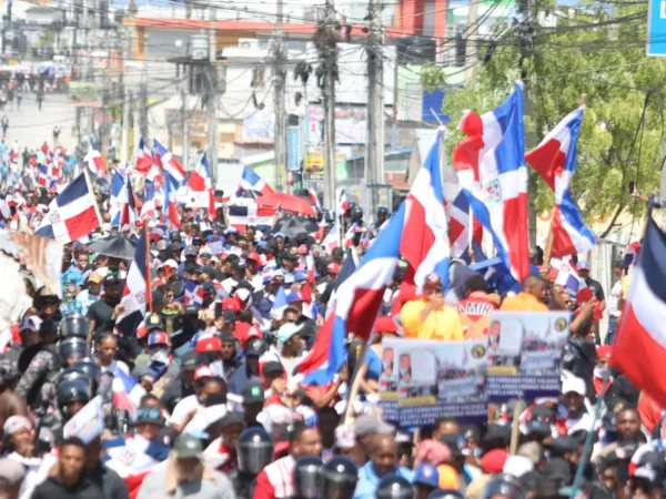 Centenares de dominicanos marchan contra la presencia de haitianos en el país