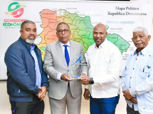 Círculo de Reporteros Gráficos de Televisión reconoce al director de Comedores Económicos