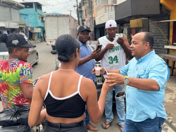 Ludwig Álvarez realiza brindis de habichuelas con dulce por motivo de Semana Santa
