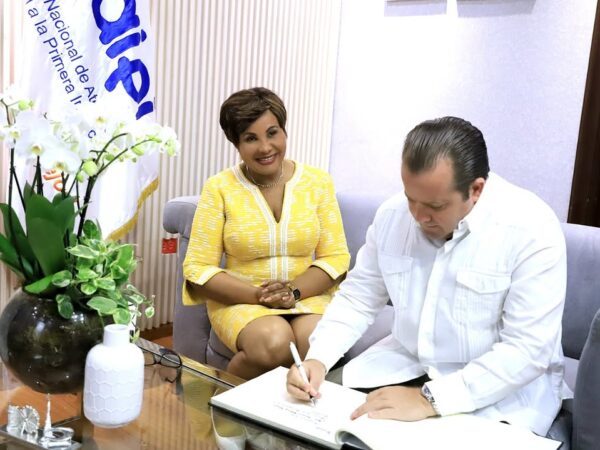 Ministro de la Presidencia visita sede del INAIPI tras denuncia de supuesto acoso laboral