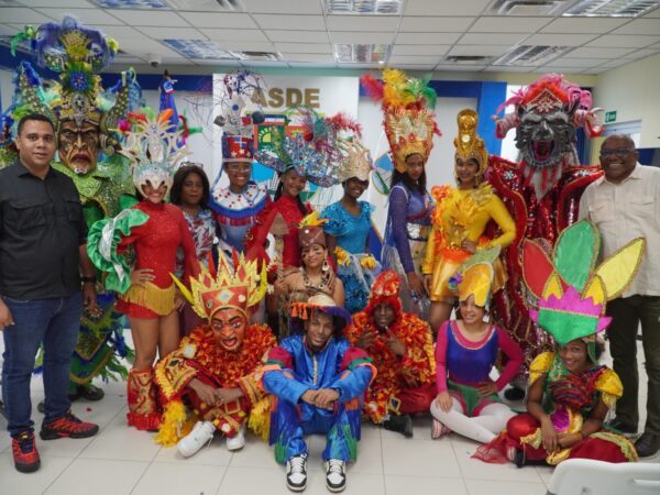 Ayuntamiento de Santo Domingo Este entrega premios a los ganadores del Desfile Cultural 2025