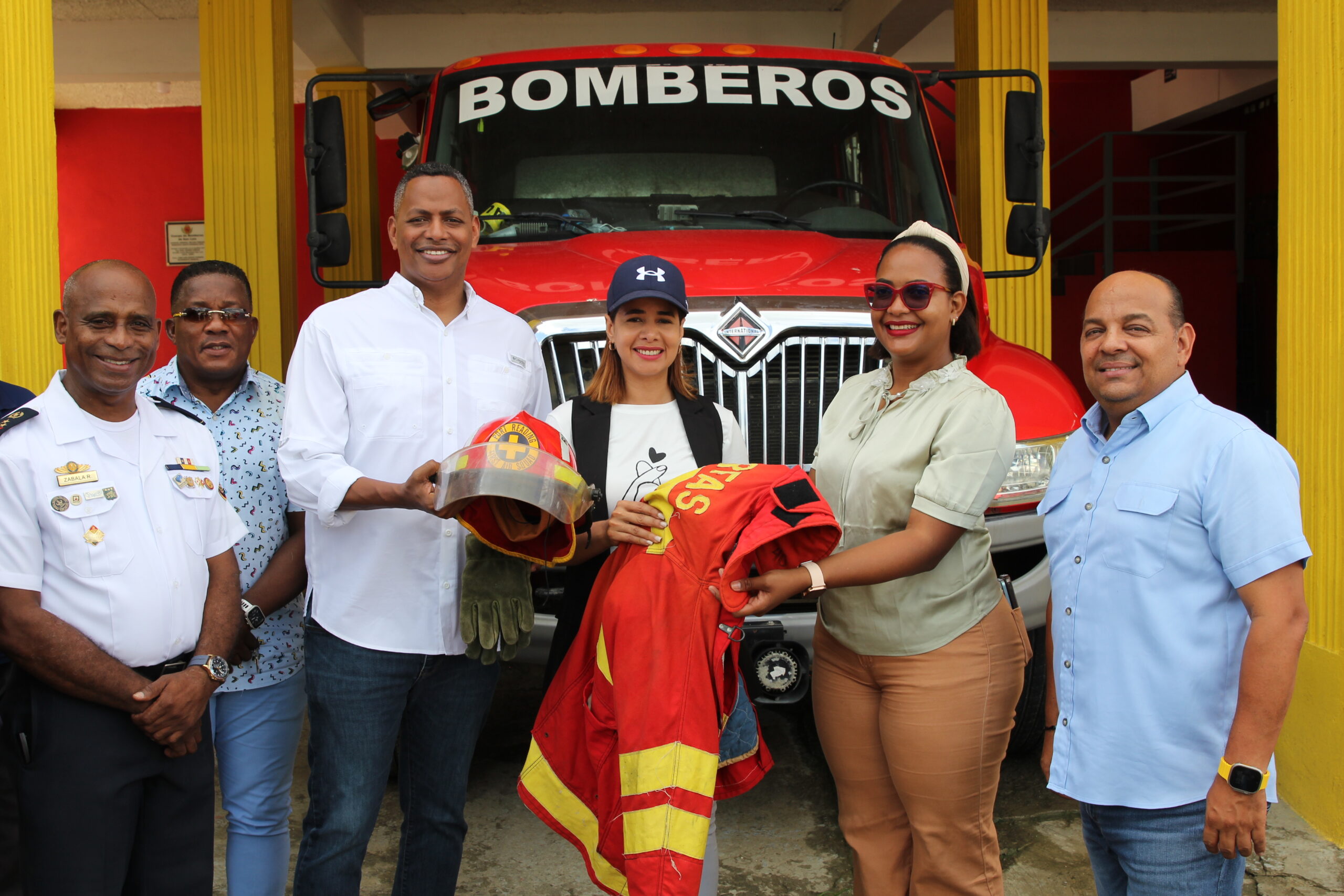 Ludwig Álvarez agradece donación de Bolívar Valera a bomberos de San Luis y Guerra