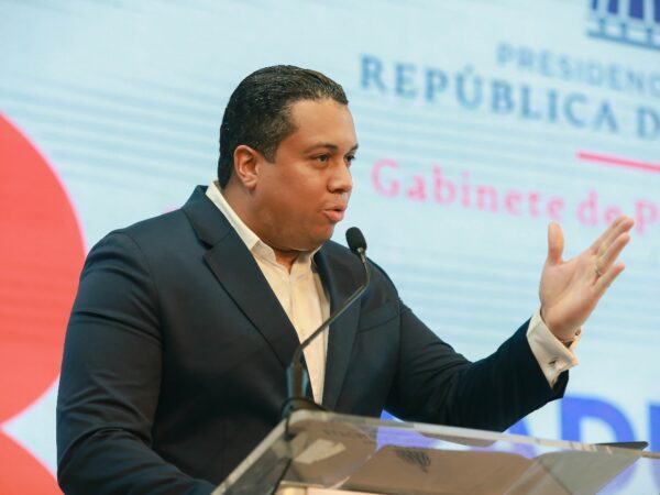 Vicepresidenta Raquel Peña encabeza octava graduación del programa Oportunidad 14-24