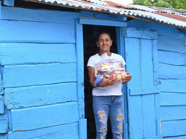 Operativo de Comedores Económicos beneficia a cientos de familias en San José de Ocoa