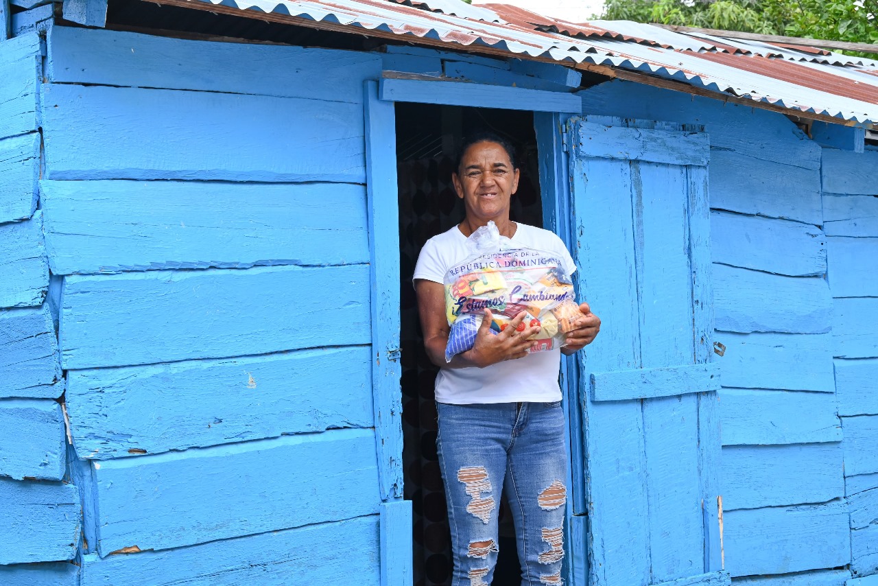 Operativo de Comedores Económicos beneficia a cientos de familias en San José de Ocoa